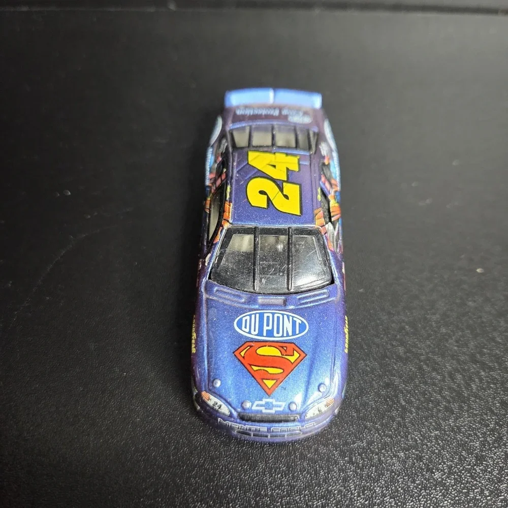 Jeff Gordon #24 Superman Dupont NASCAR Diecast 1:64 1999 Racing Car